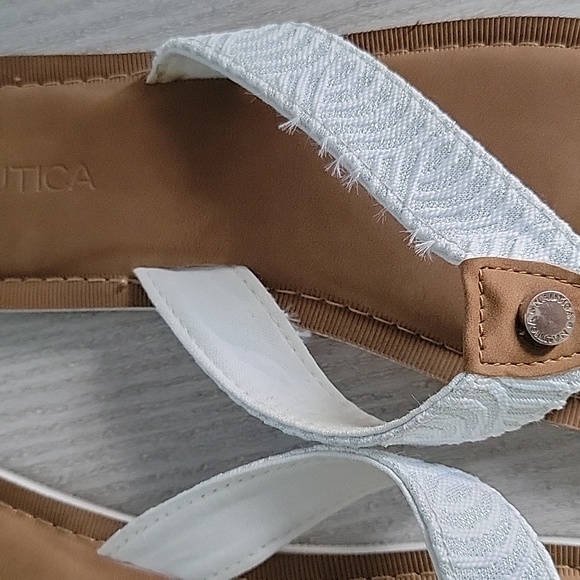 Nautica Flip Flops - Picture 3 of 7